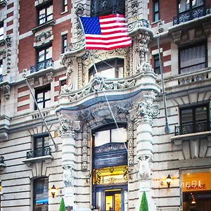 The At Fifth Avenue *** 뉴욕